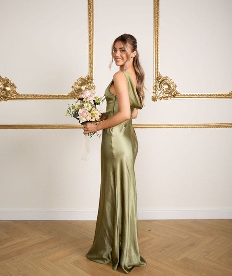 Moss Bridesmaid Dress, Bridal Party Accessories, Dress Satin Bridesmaid, Bridesmaid Dresses Satin, Satin Bridesmaid Dress, Occasion Wear Dresses, Veil Hairstyles, Green Bridesmaid, Bridesmaid Dress Colors