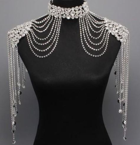 choker and shoulder necklace Couture Dior, Baju Kahwin, Pola Manik, Shoulder Jewelry, Body Necklace, Shoulder Necklace, Neck Choker, Body Jewellery, Bridal Couture