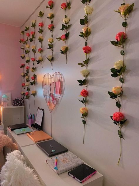 home decor flowers Pink Hanging Flowers Bedroom, Flowers On Bedroom Wall, Flower Bedroom Ideas, Lavender Room Ideas Bedrooms, Flower Wall Bedroom, Flower Room Decor, Colorful Room Decor, Easy Room Decor, Beauty Room Decor