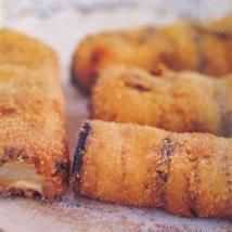 Favorite Greek Finger Foods: 3-Cheese Eggplant Appetizer Rolls - Bourekakia Melitzanas Appetizer Rolls, Appetizers Finger Foods, Eggplant Appetizer, Eggplant Rolls, Greek Appetizers, Mini Cheesecake Recipes, Food Wishes, Greek Cooking, Eggplant Recipes