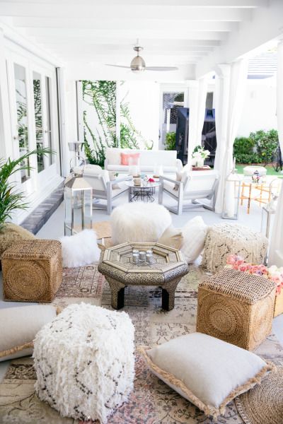 Morccan inspired party: http://www.stylemepretty.com/living/2015/07/09/moroccan-boho-chic-inspired-baby-shower/ | Photography: Carolina Guzik - http://carolinaguzik.com/ Moroccan Patio Ideas, Dekorasi Maroko, Boho Glam Bedroom, Boho Style Furniture, Boho Chic Interior Design, Moroccan Decor Living Room, Boho Chic Interior, Bohemian Bedroom Design, Moroccan Theme