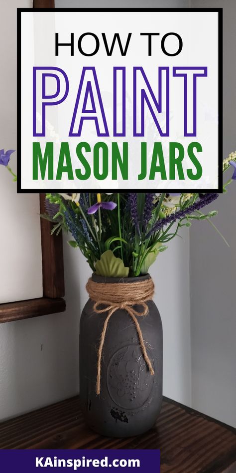 HOW TO PAINT MASON JARS Large Mason Jar Ideas, Black Mason Jars, Painted Mason Jars Diy, Paint Mason Jars, Diy Mason Jars, Mason Jar Diy Projects, Mason Jar Kitchen Decor, Chalkboard Mason Jars, Chalk Paint Mason Jars