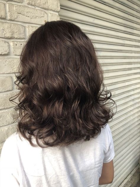 Slight Perm Short Hair, Medium Hair With Layers Wavy, 2b Shoulder Length Hair, 2b Hair Short, Short Layered Haircuts For Wavy Hair, 2c Haircuts Medium, Naturally Wavy Hair Cuts With Layers, Short Layered Wavy Hairstyles, Wavy Hair 2b