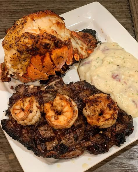 Tonybel 👩‍❤️‍👨 on Instagram: “What are you eating first? Steak 🥩 or Lobsters 🦞? Home cooked meals are good sometimes 🙌” Home Cooked Meals Aesthetic, Steak Meals, Healthy Soul Food, Home Cooked Meals, Soul Food Dinner, Home Meals, Food Crush, Food Babe, Delicacy Food