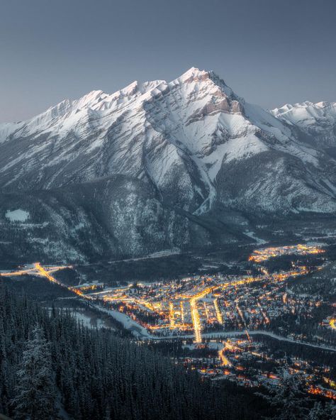 Sky Mountain, Romantic Places, Mountain Town, Paradise On Earth, Banff National Park, Mountain Top, Best Places To Travel, Canada Travel, Travel And Leisure