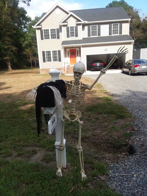 Skeleton Poses Halloween, Skeleton Poses, Silly Skeleton, Mr Bones, Mailbox Decor, Hometown Pride, Halloween Yard Decorations, Skeleton Art, Halloween Yard