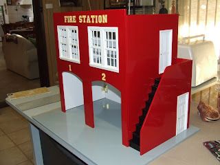 Fire Station Doll House Diy, Fire Station Craft, Play Houses Diy, Firetruck Birthday Party, Miniatures Diy, Mini Houses, Xmas 2024, Firetruck Birthday, Dollhouse Miniatures Diy