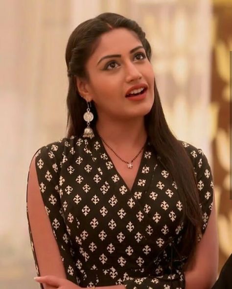 ❤ Surbhi Chandna Ishqbaaz Outfits, Anika Ishqbaaz Dresses, Anika Ishqbaaz, Ishqbaaz Outfits, Tv Show Couples, Kurta Patterns, Surbhi Chandna, Beauty Smile, Long Kurti Designs