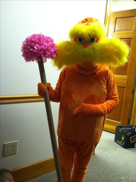 I made a Lorax for my 9 years old daughter, she wore it at the character parade for her school book fair. She loved it. Lorax Character Costumes, Lorax Costume Ideas, The Lorax Costume Diy, Book Characters Halloween Costumes, The Lorax And Oncler Costume, Book Week 2023, Coustomes Idea, Old Onceler, Lorax And Onceler Costume