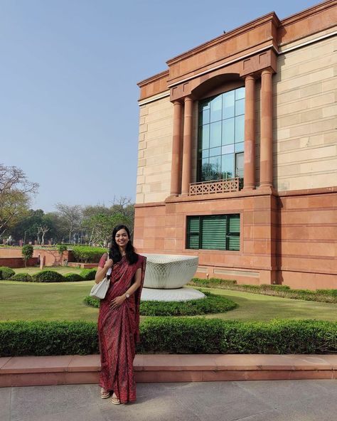 Ias Officer Saree Look, Indian Foreign Service Wallpaper, Upsc Interview Saree, Ias Officers Women Saree, Indian Foreign Service Aesthetic, Ias Officer Aesthetic, Formal Saree Office Look, Ifs Officer Aesthetic, Apala Mishra