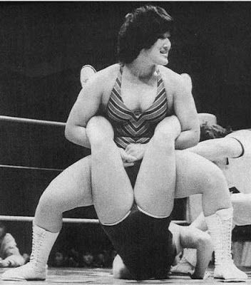 Devil Masami wrestling Jaguar Yakota in Japan Catfight Wrestling, Japanese Wrestling, Female Wrestling, Pro Wrestler, Women's Wrestling, Female Wrestlers, Black White Photos, Japanese Women, Female Athletes