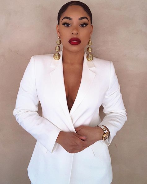 Red Lips Outfit, Business Photoshoot, Event Outfit, Branding Photoshoot, Photoshoot Outfits, Formal Style, White Outfits, Red Lips, Boss Lady