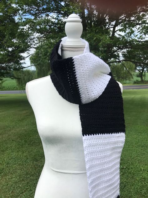 Black And White Scarf Outfit, Black And White Crochet Scarf, White Scarf Outfit, Crochet Mens, Crochet Mens Scarf, Men Scarf, Mens Scarf, Fall Scarf, Scarf Knitted