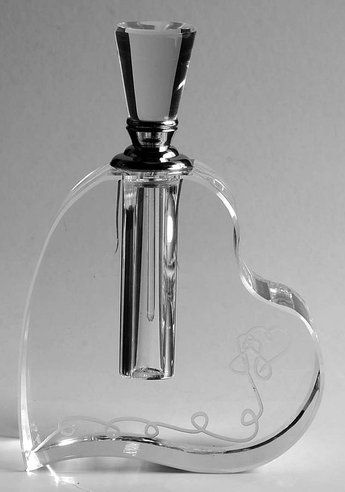 Glass Bottle Decoration, Bottle Decoration Ideas, Lovely Perfume, Bottle Decoration, Pretty Perfume Bottles, Perfume Bottle Design, Perfume Bottle Art, Wine Glass Art, Beautiful Perfume Bottle