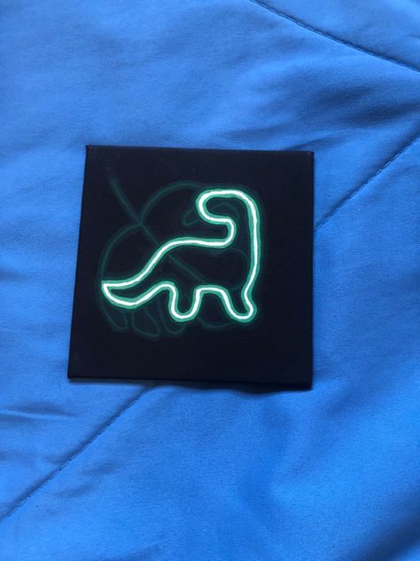 Dino Painting Ideas, Neon Looking Painting, Neon Canvas Art, Neon Painting Canvas Easy, Neon Drawing Ideas, Painting Neon Effect, Neon Drawings Easy, Painting Ideas Neon, Neon Light Painting Acrylic