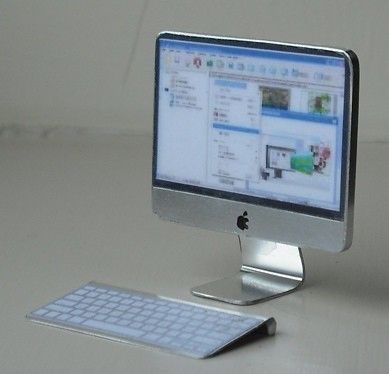 Miniature Computer, Miniature Products, Miniature Office, Modern Miniatures, Apple Desktop, Miniature Stuff, Diy Miniatures, 3d Room, Miniature Things