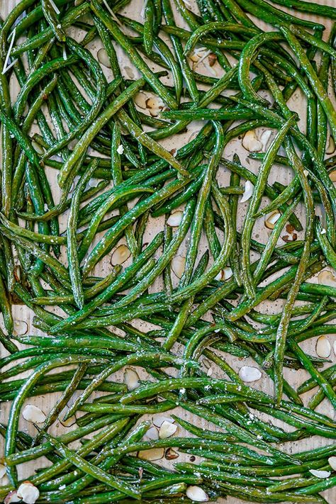 Best Oven Roasted Green Beans, Best Roasted Green Beans, Asparagus Green Beans Recipes, Roasted String Beans Recipe, Roasted Green Beans Recipe, Roasted Beans Green, Green Bean And Zucchini Recipes, Baked Green Beans Oven Crispy, Fresh Green Bean Recipes Roasted