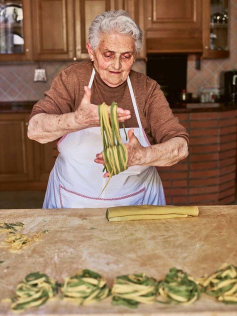 Pasta Grannies Is the Best Instagram Account You’re Not Following (Yet) | Kitchn Italian Nonna Aesthetic, Italian Grandma Aesthetic, Italian Kitchen Ideas, Pasta Grannies, Dried Pasta, Grandma Cooking, Italian Chef, Making Pasta, Italy Food