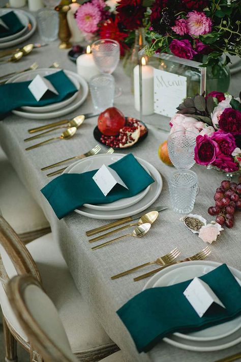 Teal Wedding Colors, Wedding Reception Table Decorations, Tafel Decor, Wedding Reception Ideas, Jewel Tone Wedding, Modern Wedding Inspiration, Teal Wedding, Wedding Table Decorations, Craft Stuff