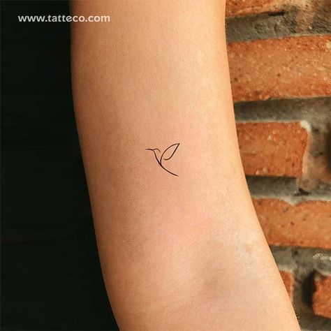 Fine Line Hummingbird, Line Hummingbird, Hummingbird Logo, Simbolos Tattoo, Petite Tattoos, Hummingbird Tattoo, Classy Tattoos, Discreet Tattoos, Dainty Tattoos