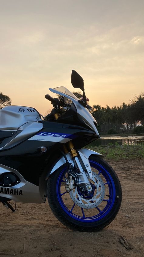 Yamaha R15m Wallpaper, R15m Wallpaper, Yamaha Super Bikes, Driving Lamborghini, Yamaha R15m, Wallpaper Backgrounds Aesthetic Iphone, Taylor Swift Laptop, Insta Status, Rainy Sunset