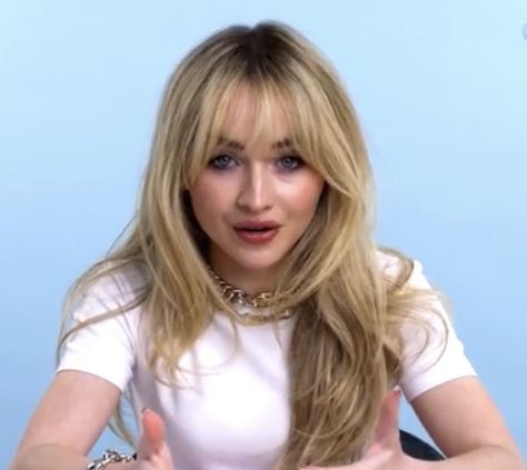 Wispy Bangs Sabrina Carpenter, Sabrina Carpenter Haircut, Sabrina Carpenter Style, Hairstyle Examples, Hair Appointment, Queen Hair, Wispy Bangs, Hair Life, Hair Reference