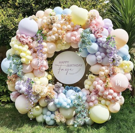 Pastel Balloons With Flowers, Pastel Balloon Garland With Flowers, Pastel Color Balloon Decor, Pastel Balloon Decor, Pastel Balloons Decoration, Spring Balloon Arch, Spring Balloon Garland, Balloon Ring Decoration, Pastel Birthday Decor