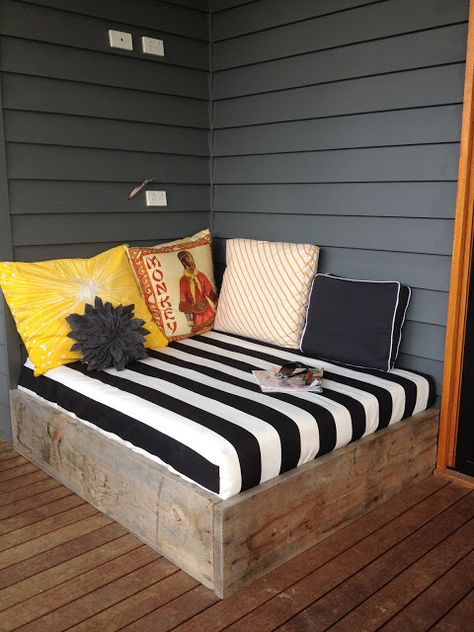 31 DIY Ways To Make Your Backyard Awesome This Summer -- porch bed -- maybe build a pallet and cushion lounge for porch corner? Cabana stripes or indigo nautical print cushions? Under shade of plum tree... Porch Bed, Backyard Furniture, Outdoor Daybed, Day Bed, Budget Backyard, Diy Patio Furniture, Diy Patio, Diy Outdoor Furniture, Diy Backyard