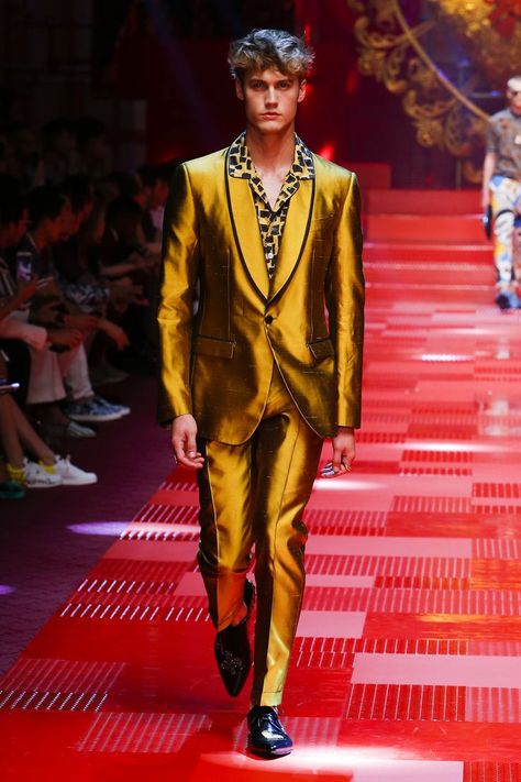 Discover Videos and Pictures of Dolce & Gabbana Summer 2018 Menswear Fashion Show on Dolcegabbana.com. | Dolce and gabbana man, Menswear, Mens fashion suits Madam Malkins, Runway Aesthetic, Roller Skating Outfits, Mens Suits Modern, Satin Clothes, Satin Suit, Slim Fit Suit Men, Gala Outfit, Look Festival