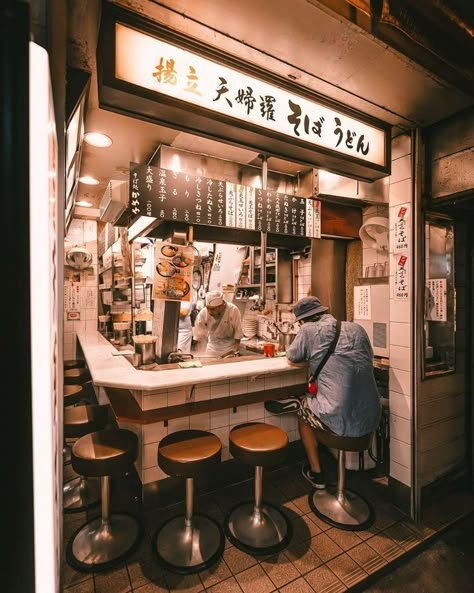 Japan Street Food, Street Food Design, Japanese Restaurant Design, Trust Design, Japanese Bar, Ramen Bar, Japanese Street Food, Tokyo Restaurant, Noodle Bar