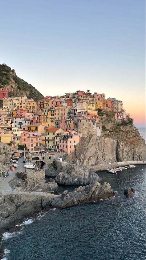 Italy Astetics, Cinque Terre Aesthetic, Italy Vibes, Cinque Terre Italy, Italy Summer, Italy Aesthetic, Pretty Landscapes, Naples Italy, Europe Summer