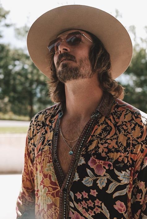 Nashville Mens Style, Hippie Outfits Men 70s, Mark Wystrach, Country Outfits For Men, California Cowboy, Vintage Hollywood Fashion, Western Chic Fashion, Cowboy Men, Looks Hippie