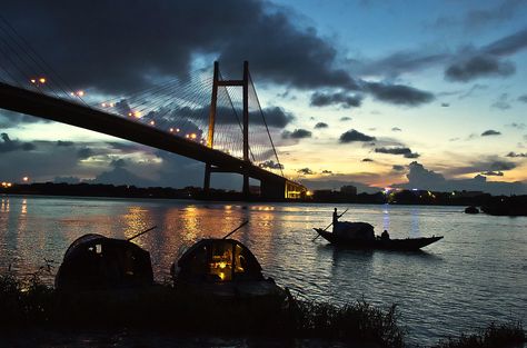 Princep Ghat Kolkata Photography, Princep Ghat Kolkata, Kolkata Painting, Kolkata Photography, Howrah Bridge, Grammy Dresses, Ma Durga, City Life Photography, Cartoon Picture