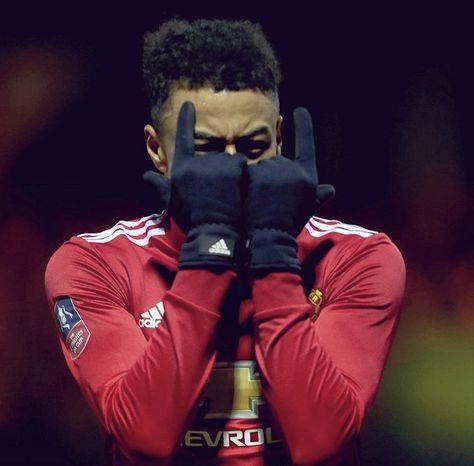 Football Celebrations, Manchester United Team, Jesse Lingard, Hand Mask, Cristiano Ronaldo Wallpapers, Ronaldo Wallpapers, Football Icon, Football Pictures, Soccer Pictures