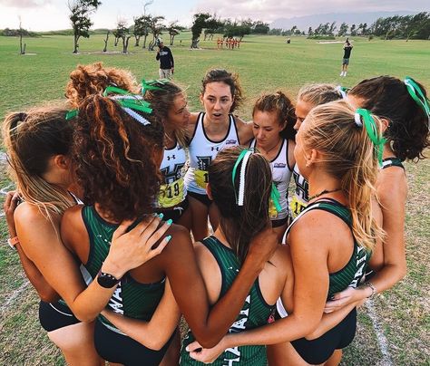 Cross Country Meet Signs, Track And Xc Aesthetic, Xc Team Pictures, Cross Country High School, Running Cross Country, College Cross Country, Cross Country Photography, Track Team Aesthetic, Xc Pictures Photo Ideas