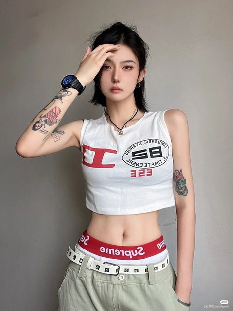 Crop Top With Jeans, Dancing Aesthetic, Amazing Nature Photos, Tomboy Style Outfits, Reference Poses, Cute Crop Tops, Ulzzang Fashion, Tomboy Fashion, Portrait Poses