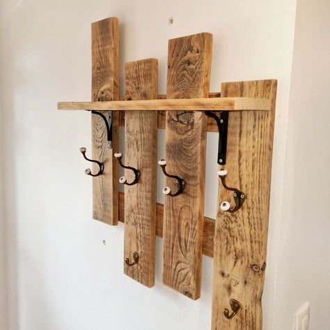 Porte Manteau Mural Diy, Diy Farmhouse Decoration, Barnwood Shelves, Celebrate Success, Diy Coat Rack, Porch Storage, Garage Organization Diy, Barn Wood Crafts, Small Victories