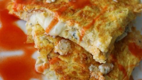 You can turn leftover Buffalo chicken wings and blue cheese from game day into breakfast or brunch with this quick and easy omelet recipe. Baked Buffalo Chicken Dip, Omelet Recipes, Buffalo Deviled Eggs, Denver Omelet, Easy Omelet, Breakfast Potato Casserole, Quinoa Bites, Cheese Omelet, Omelets Recipe