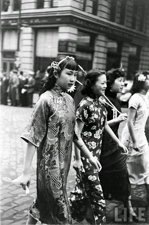 Vintage Everyday, Bw Photo, People Photography, Chinese Culture, Best Photographers, Black And White Photographs, Vintage Pictures, Vintage Photographs, Image Photography