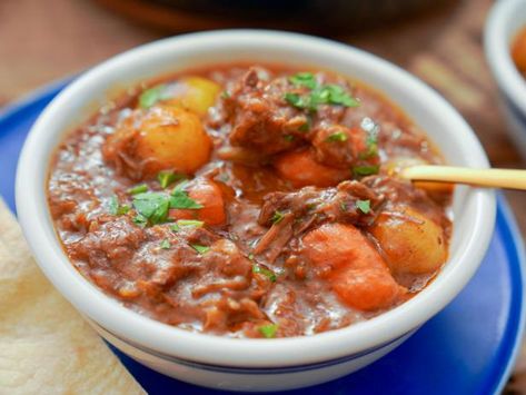 Get Beef Stew with Fluffy Pita Recipe from Food Network Girl Meets Farm, Pita Recipe, Greek Dinner, Chefs Recipes, Pita Recipes, Recipes Salads, Chile Recipes, Incredible Edibles, Farm Food