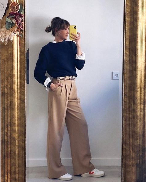 Beige Wide Leg Pants Outfit, Camel Pants Outfit, Wide Leg Pants Outfit Work, Pants Outfit Work, Camel Outfit, Casual Friday Outfit, Camel Pants, Wide Leg Pants Outfit, Winter Pants Outfit