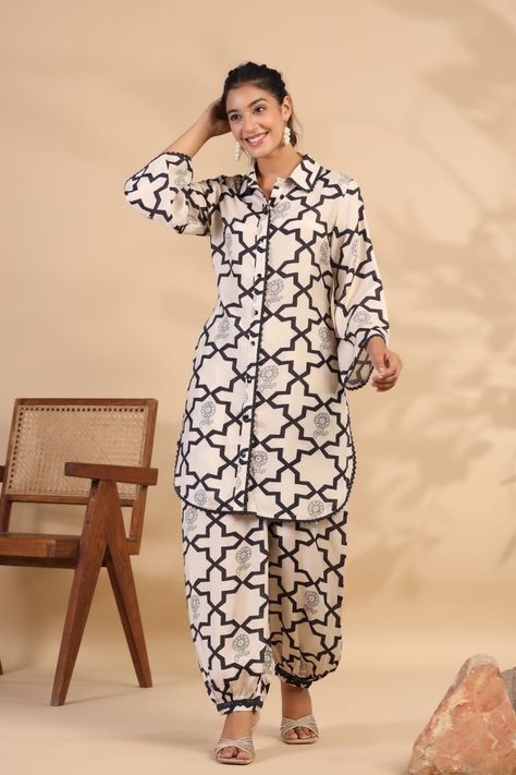 Premium Quality Pakistani Tops, Cotton Suit Designs, Suit Neck, Simple Kurti, Stylish Kurtis Design, Long Frock Designs, Stitching Ideas, Lace Dress Design, Shirt Trouser