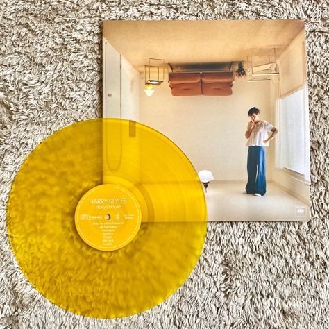 Vinyl Record Harry Styles, Harry House Vinyl, Harry’s House Vinyl, Harry Styles Vynil, Record Harry Styles, Harry Styles Baby Pictures, Vinyl Disk Aesthetic, Harry Styles Record, Harry Styles Vinyl