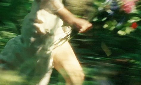 Running Gif, The Legend Of Sleepy Hollow, Gilbert Blythe, Ya Fantasy, Flowers Gif, Atonement, Beautiful Gif, Girl Running, Aesthetic Gif