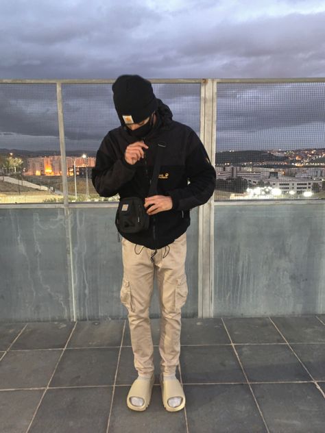 Yeezy Outfit Guys, Classy Boy Outfits, Yeezy Slides Outfit For Men, Mens Winter Streetwear, Slides Outfit Men, Yeezy Slides Outfit, Streetwear Poses, Black Teens Fashion, Khaki Streetwear