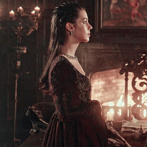 Mary Stuart Pregnant, Reign Mary Pregnant, Mary Stuart Reign, Aemma Targaryen, Dark Royalty, Lyanna Stark, Reign Mary, Reign Fashion, Beautiful Haircuts