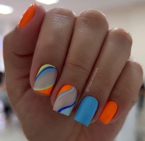 Bright Nails Inspiration, Almond Summer Nails 2023, Simple And Cute Nails, Nails Ideas For Summer, Sport Nails, Cute Nails Ideas, Almond Summer Nails, Sports Nails, Summer Nails Almond