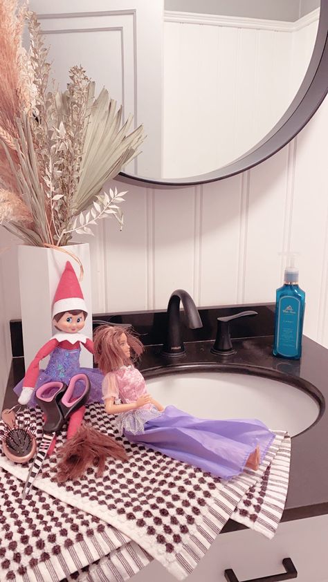 Elf gives barbie a hair cut Barbie Elf On A Shelf, Elf On The Shelf Hair Salon, Elf On The Shelf Barbie Ideas, Elf On The Shelf With Barbie, Elf On The Shelf Barbie, Wlf On The Shelf, Snow Fort, Elf Fun, Diy Barbie Clothes