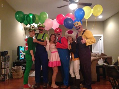 Super cute & creative Halloween costumes...Mario Party Battle! Mario Party Group Costume, Mario Party Halloween Costumes, Yoshi Costume Women, Cute Creative Halloween Costumes, Mario Party Costumes, Halloween Costumes Mario, Mario Party Costume, Party Themes College, Mario Brothers Costumes