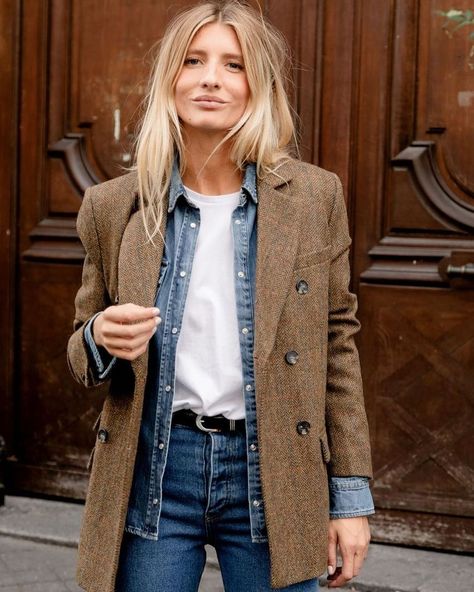 Beauté all around. We have just discovered the beautiful creations of this young label, and we are fans. @misterk by @charlotte_husson | Instagram Mode Tips, Denim Blazer, Stil Inspiration, Looks Street Style, Elegantes Outfit, Blazer Outfits, 가을 패션, Mode Inspiration, Mode Style